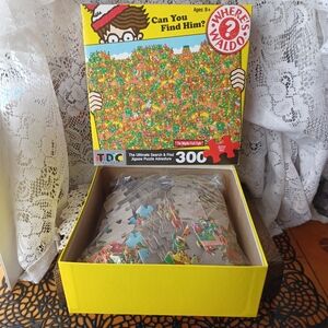 2010 TDC PUZZLES 300-PIECE JIGSAW PUZZLE WHERE'S WALDO? "THE MIGHTY FRUIT FIGHT"